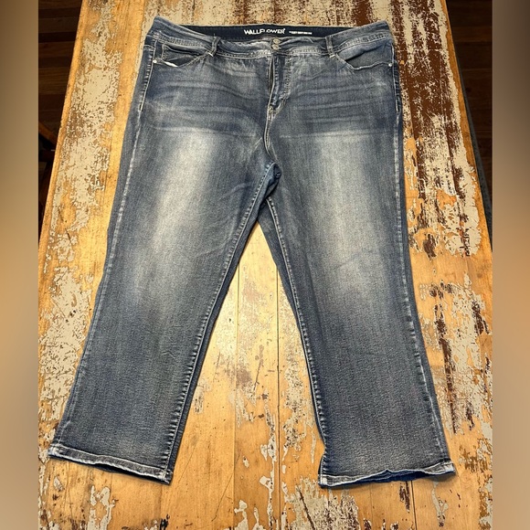 Wallflower Denim - Sz 24 (fits like 22/24) Wallflower dark wash straight leg. Super stretchy comfy